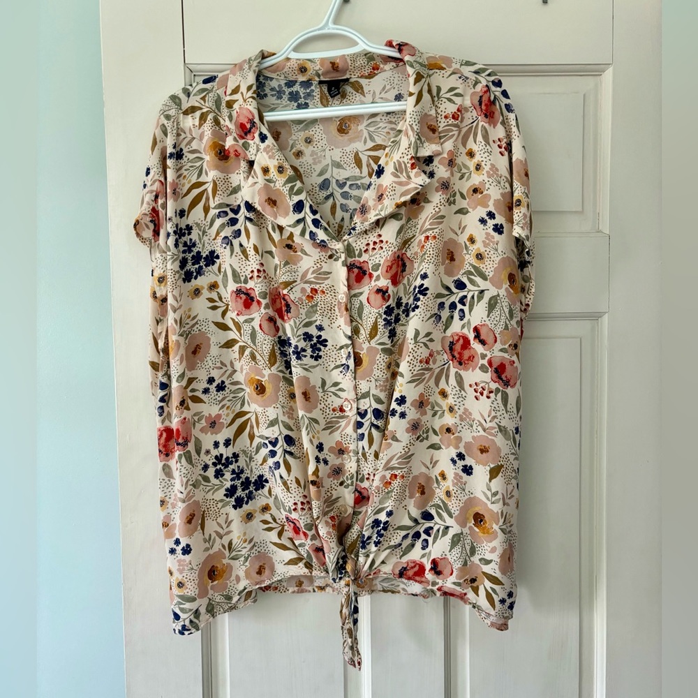 Torrid floral button up tie bottom size 2